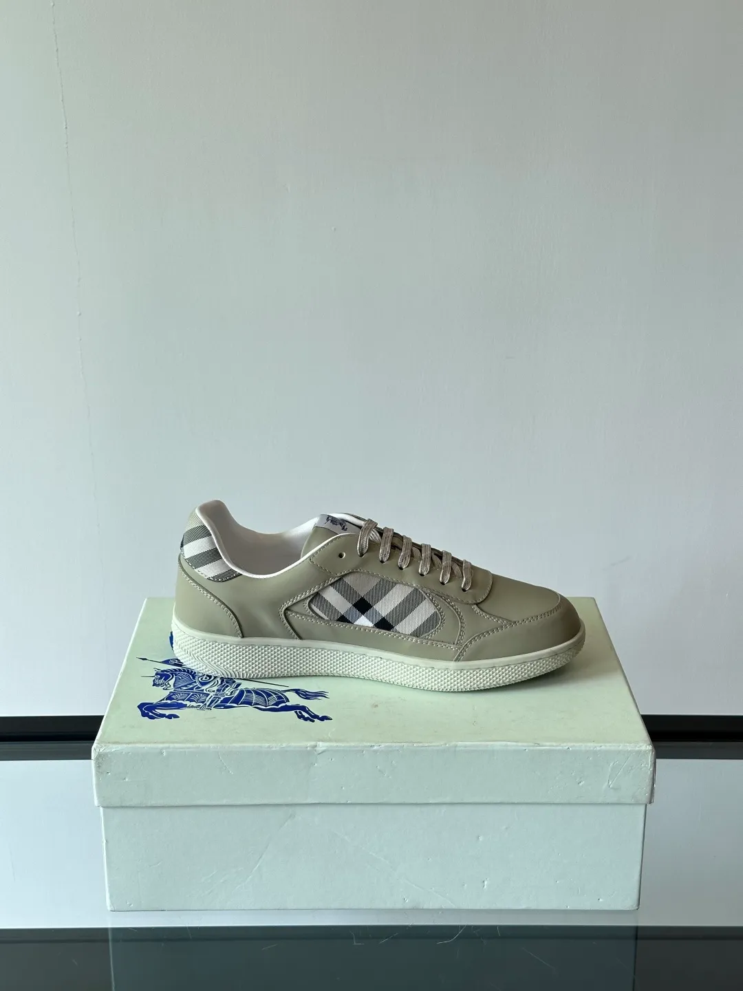 Men's shoes 💰p420 "Burberr＊" men's classic low-top sneakers, reinterpreted with Vintage retro plaid cotton and cowhide materials, decorated with a new brand logo. First-layer sheepskin lining, embossed Burberry lettering logo on the heel, T men's shoes 💰pU original outsole! Code number 38-44 (45 customized)